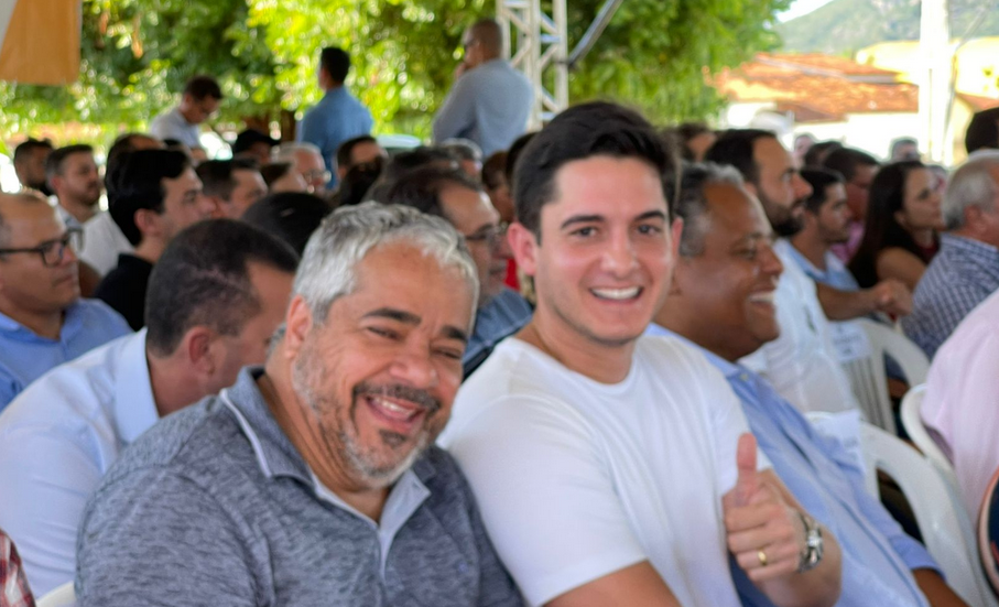 Deputado da oposição faz afago a Jerônimo, mas diz que não se trata de aliança política; ”parabenizar”