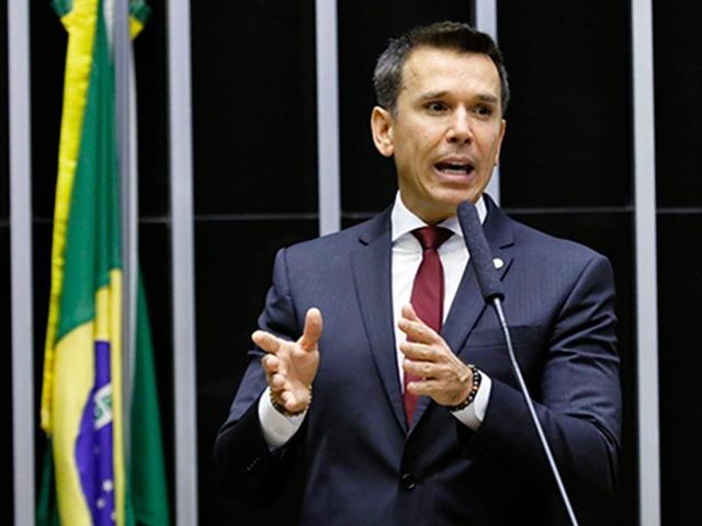 Deputado quer permitir dedução do IR de gasto com nutricionista e academia.