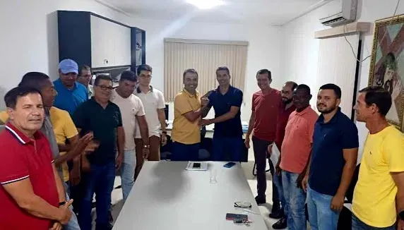 Falta de consenso no grupo força prefeito de Barrocas trocar pré-candidato à sucessão.