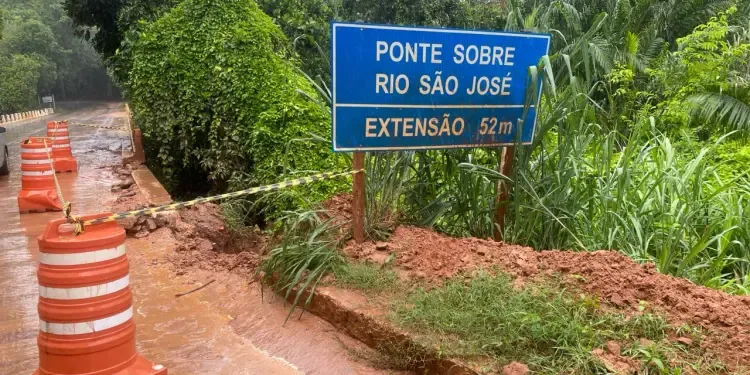 Governo do Estado segue acompanhando situação dos municípios atingidos pelas chuvas e atua na liberação do tráfego nas rodovias baianas