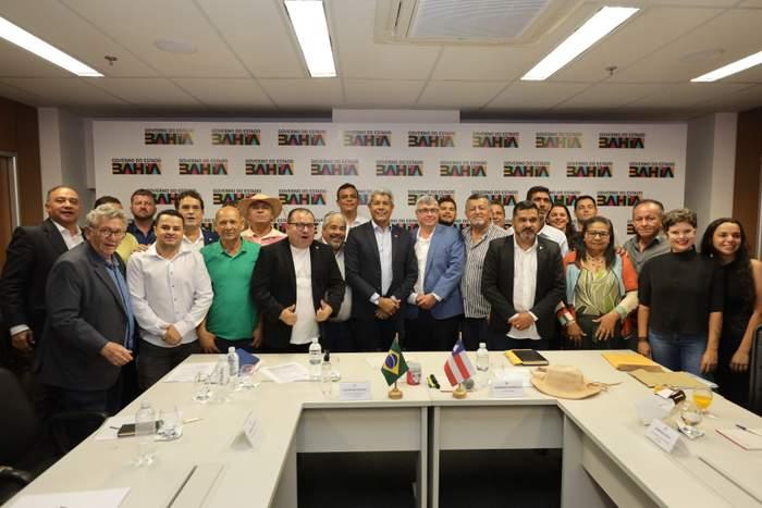 Jerônimo recebe vereadores para debater demandas do Município de Poções