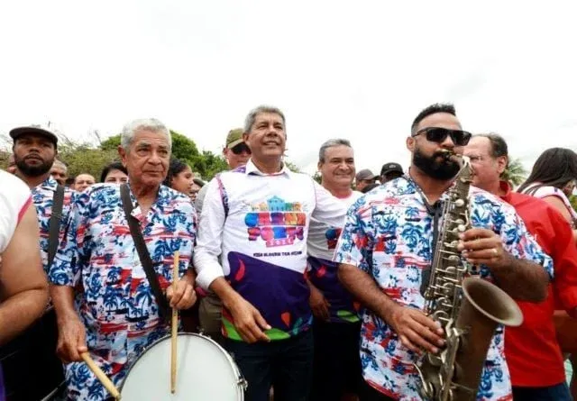 Jerônimo Rodrigues prestigia Carnaporto em Cândido Sales e destaca importância econômica e turística para o interior