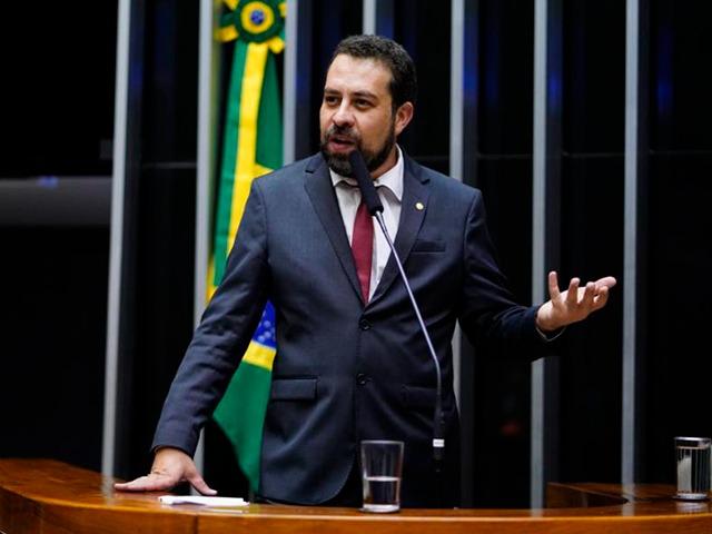 MDB apresenta representação contra Boulos por suposta propaganda no Carnaval.