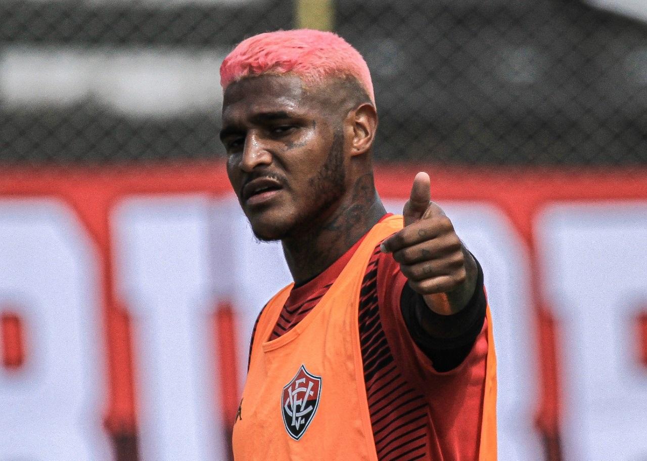 Recuperado de lesão na coxa, Rodrigo Andrade volta a treinar no Vitória