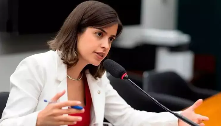 Tabata Amaral rebate crítica de Valdemar Costa Neto e cita “velha e má política”