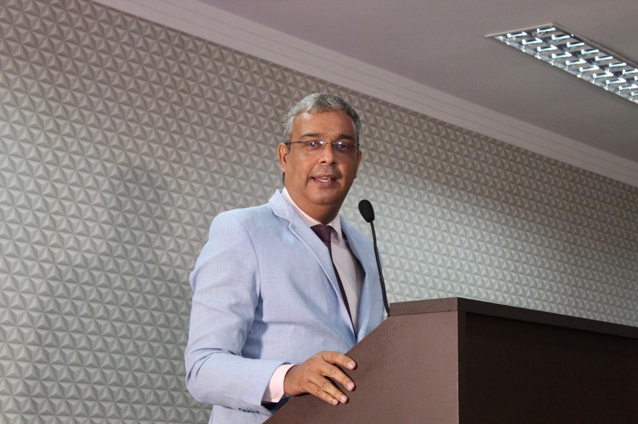 Vice-prefeito de Cruz das Almas acusa “milícia digital do prefeito” de propagar fake news.