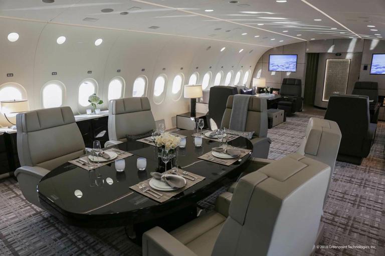 Bilionário converte Boeing 787 em mansão.
