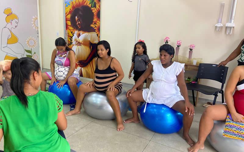 Centro de parto normal reúne gestantes e acompanhantes para despedida de barriga