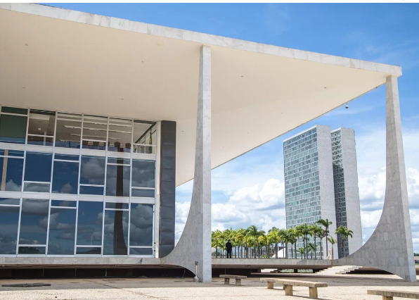 Debate sobre porte de drogas acirra queda de braço entre Senado e STF.