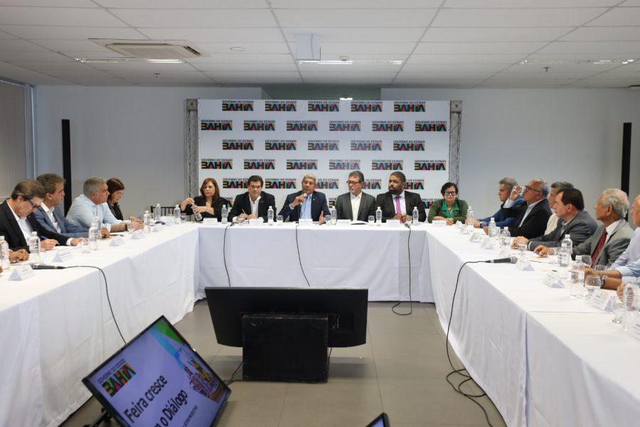 Governo do Estado anuncia recuperação de ruas e investimentos na iluminação pública em Feira de Santana.