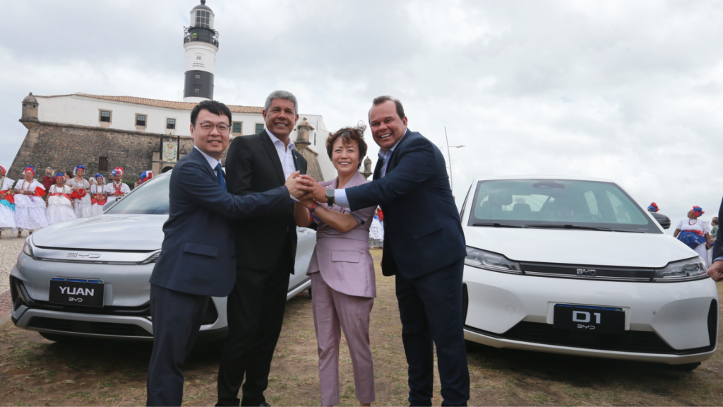 Jerônimo anuncia que BYD investirá R$ 5,5 bilhões na parte inicial da planta, quase o dobro do valor de investimentos previstos inicialmente.