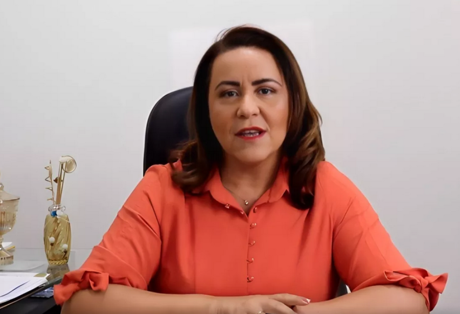 Prefeita de Monte Santo, Silvania Matos (PSB), anuncia que calçará cinco povoados.