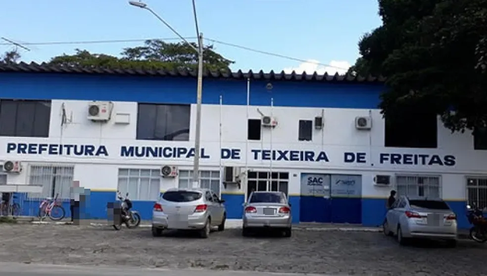 Prefeitura de Teixeira de Freitas lança editais de concurso público