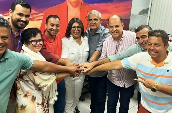 União Brasil e PT se juntam e vão fazer dobradinha para prefeita e vice.