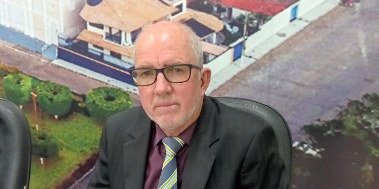 Vereador desiste de disputar à reeleição em 2024 após três mandatos consecutivos.