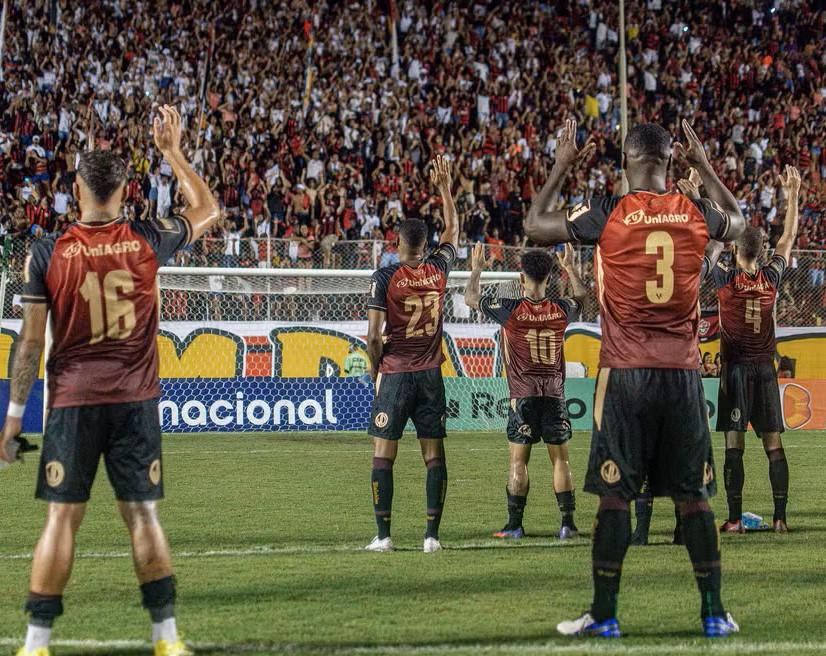 Vitória de Condé nunca perdeu no Barradão por mais de um gol de diferença