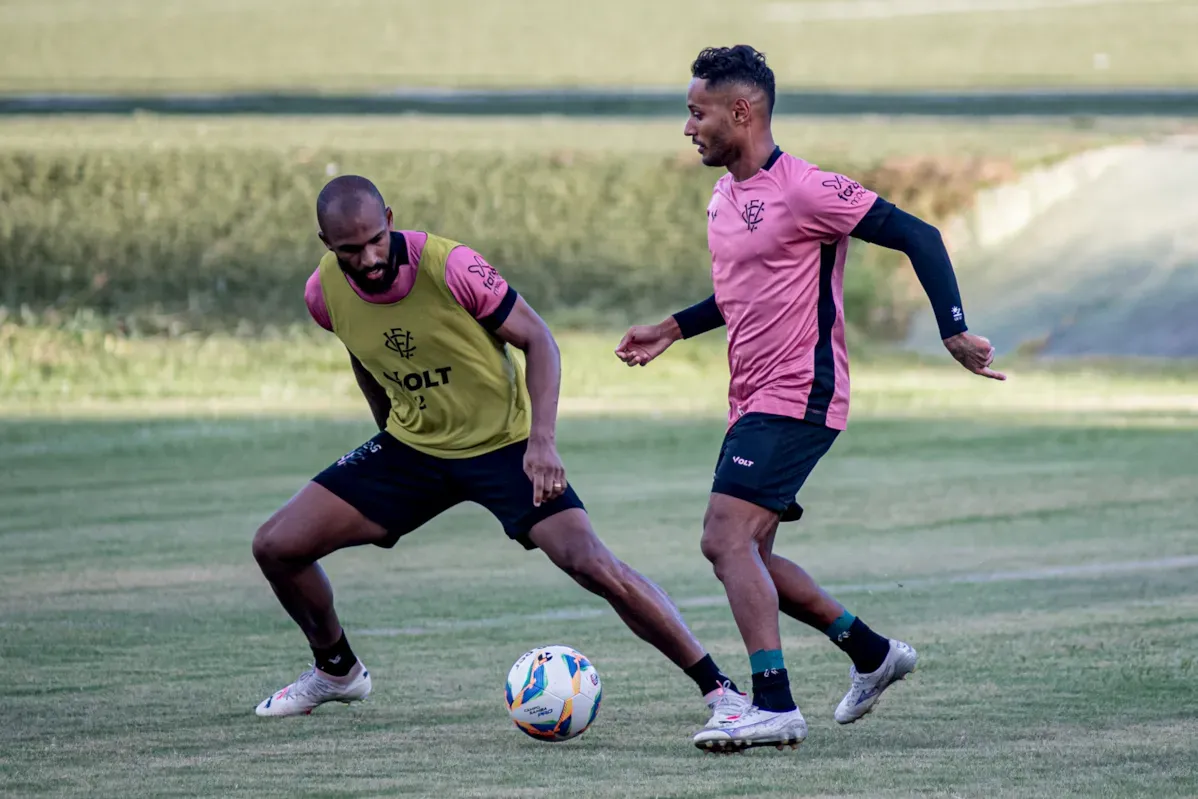 Vitória faz treino de movimentações ofensivas, tático em espaço reduzido e finalizações
