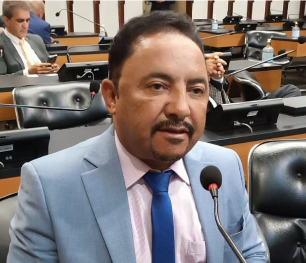 Deputado Roberto Carlos propõe lei radical: proibição do uso de Redes Sociais por crianças menores de 10 anos.