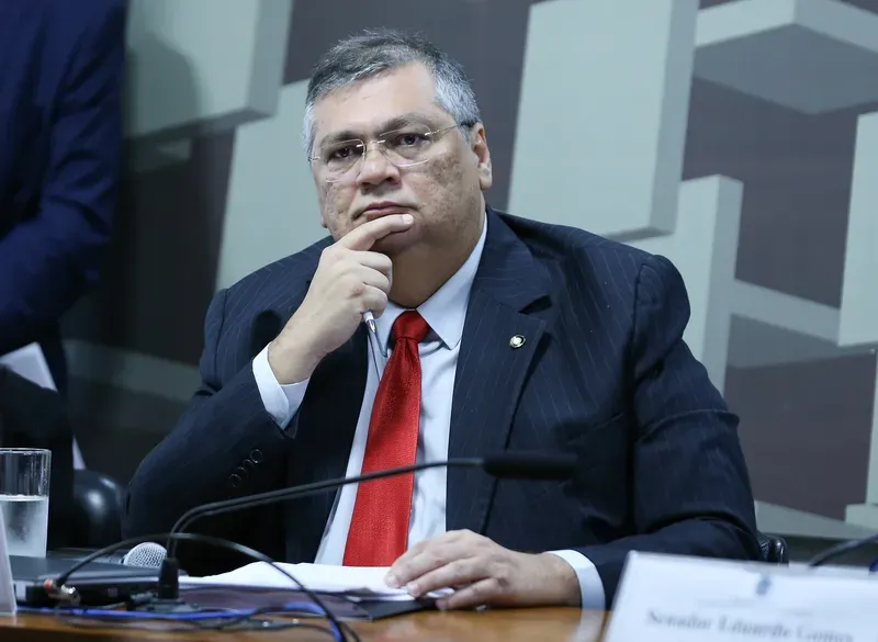 Flávio Dino deve decidir se ação sobre escolha para o TCE-MA terá julgamento presencial