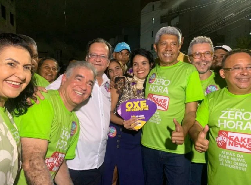 Governador da Bahia prestigia saída do bloco Zero Hora na prévia da Micareta de Feira 2024.