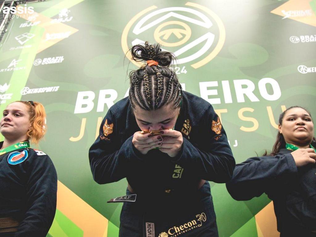 Lutadora de Eunápolis conquista título de campeã brasileira de jiu-jítsu