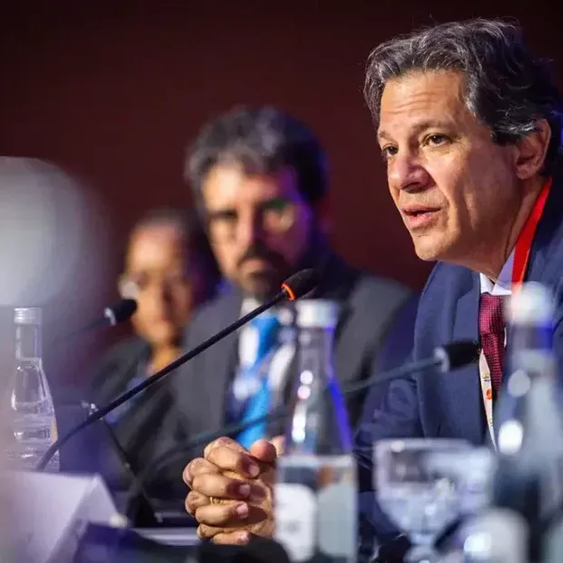 Ministro da Fazenda, Fernando Haddad, propõe pacto entre Três Poderes para metas econômicas.