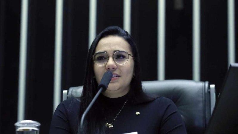 Polícia encontra câmeras escondidas em apartamento de deputada cearense.