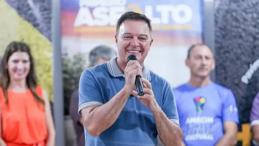 Prefeito Helder Lazarotto lidera pesquisa eleitoral em Colombo para Eleições de 2024.