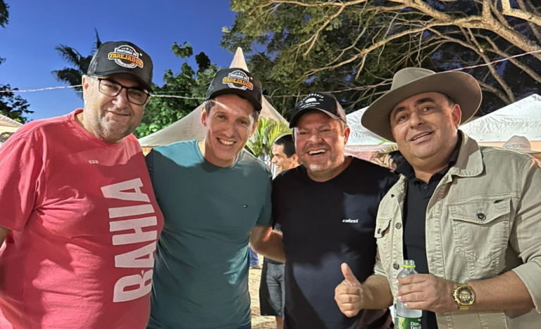 Prefeitos de Jequié e Lafaiete Coutinho estreitam laços após divergências eleitorais em 2022.