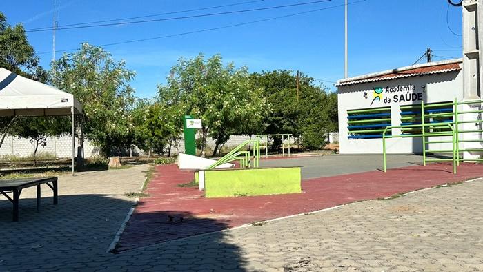 Prefeitura de Juazeiro atende recomendação do Ministério Público e retira estátua de Daniel Alves da orla