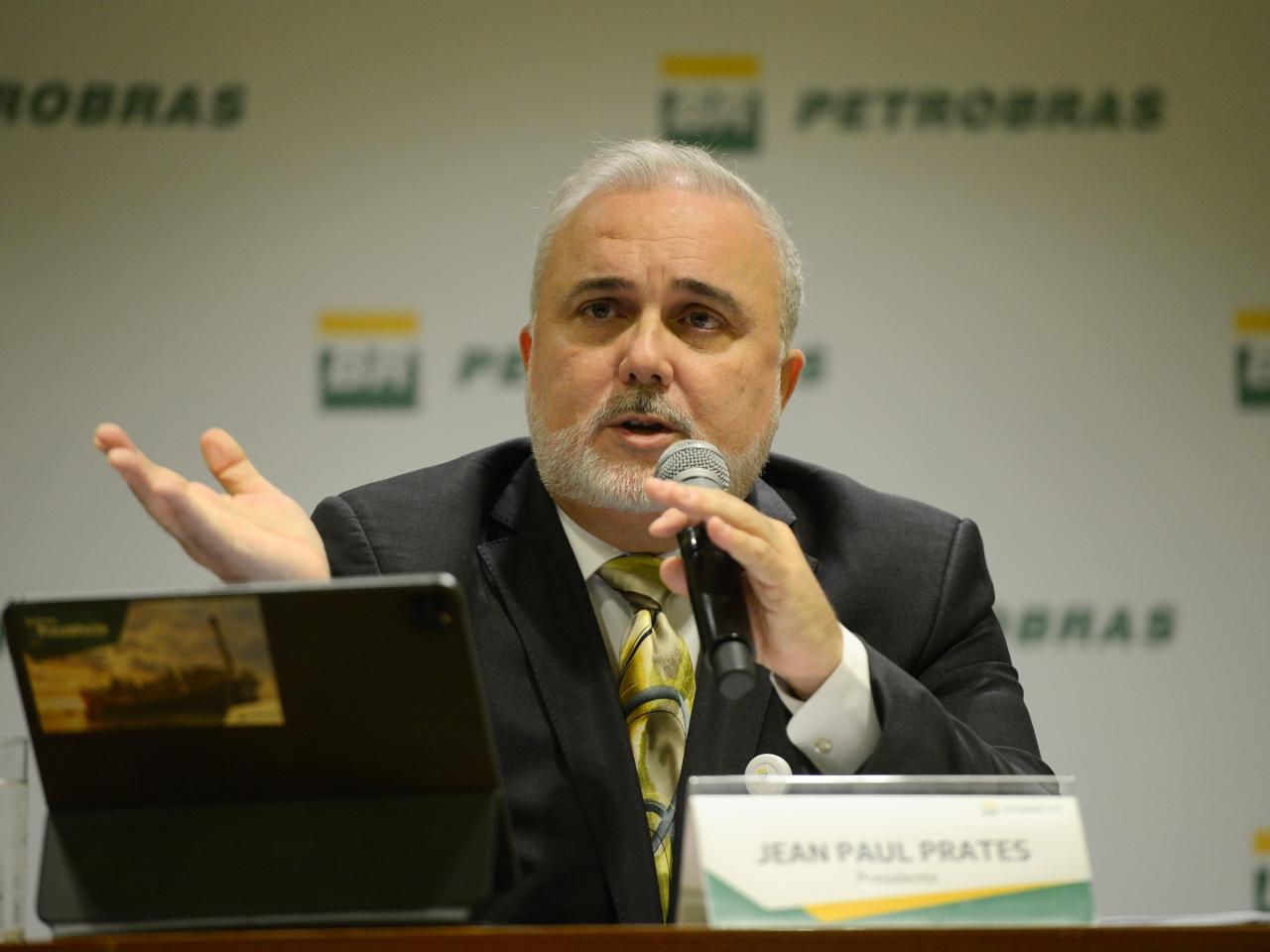 Presidente da Petrobras refuta acusações de abandono de projeto no Amapá.