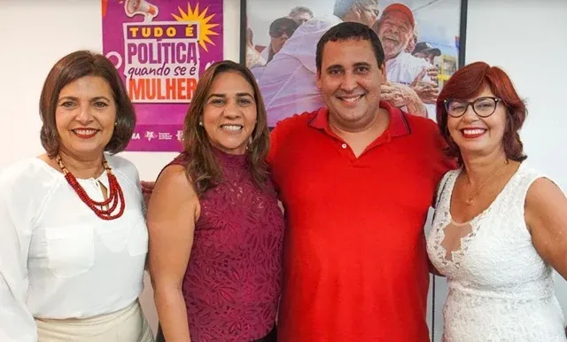 Secretárias Adélia Pinheiro e Roberta Santana se filiam ao Partido dos Trabalhadores (PT).