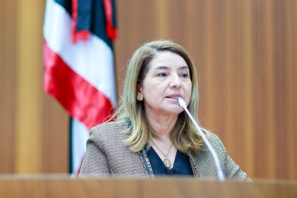 Sob liderança da presidente Iracema Vale, Assembleia aprova homenagens a movimentos sociais