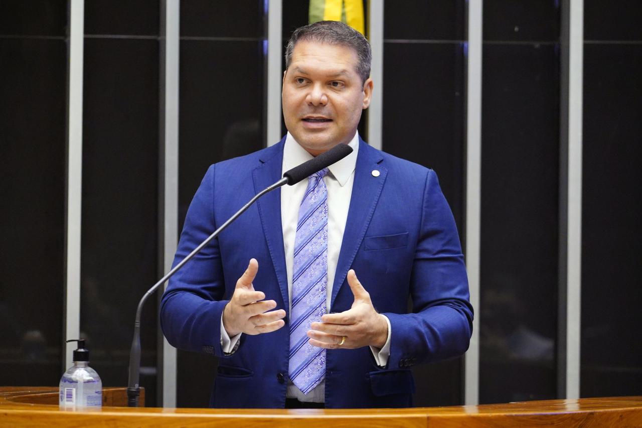 Tribunal Eleitoral do Ceará decide pela cassação do diploma do ex-deputado federal Heitor Freire