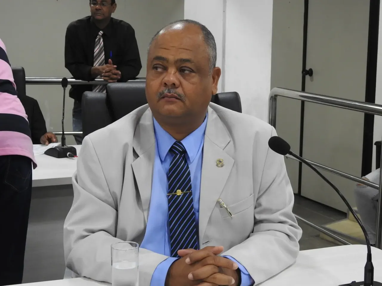 Vereador Ronaldão rebate críticas de ex-vereadora durante sessão