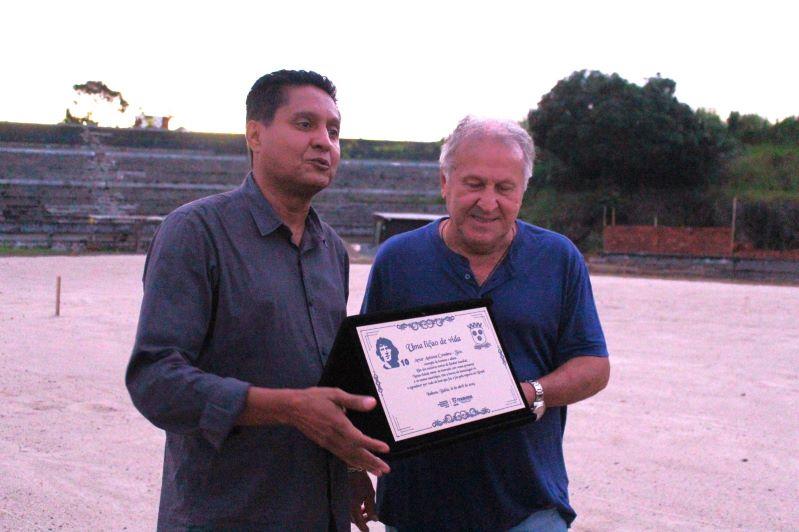 Zico visita obras do estádio e ressalta importância da praça esportiva