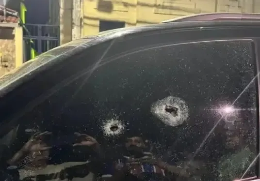 Atentado a pré-candidato: Carro de Dr. Glauco é alvejado com tiros em Esplanada.