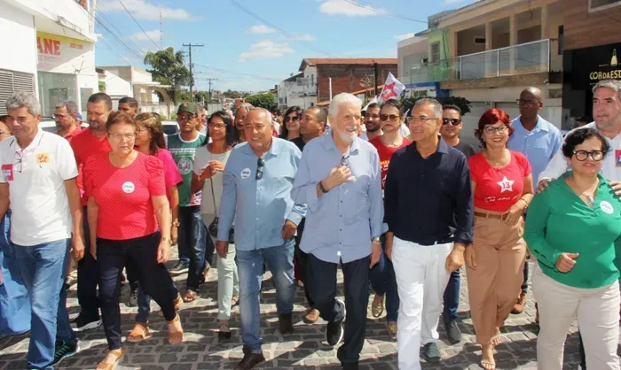 Com a presença do senador Jaques Wagner, três secretários, duas deputadas e presidente estadual, PT lança pré-candidatura de Assis a prefeito