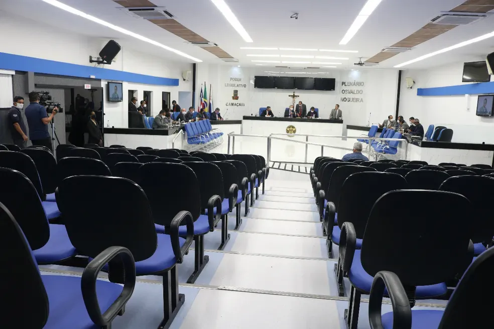 Crescimento democrático: Câmara de Camaçari amplia representatividade com 23 vereadores.