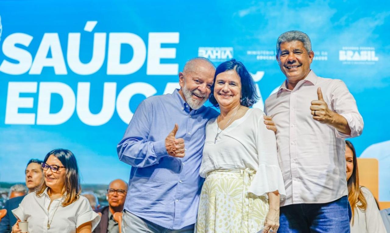 No evento de inauguração em Teixeira de Freitas, Lula criticou o prefeito da cidade