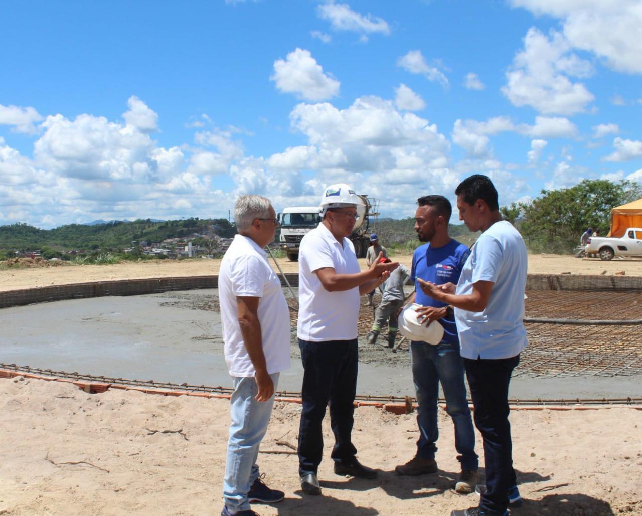 Prefeito Augusto Castro busca ampliar melhorias em infraestrutura e saneamento no bairro Califórnia e Nova Califórnia