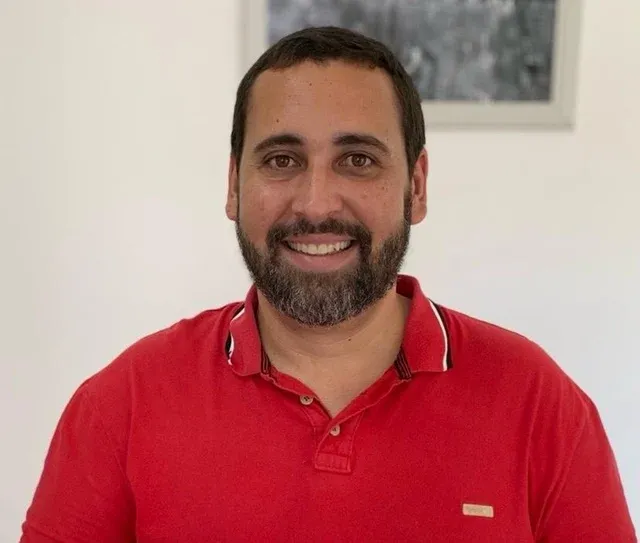 Presidente do PT da Bahia rebate críticas de ACM Neto e elogia avanços na saúde.