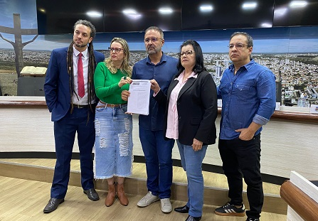 VEREADORES PROTOCOLAM REQUERIMENTO DE CPI PARA APURAR SUSPEITAS DE CORRUPÇÃO E OMISSÃO NA SÁUDE.