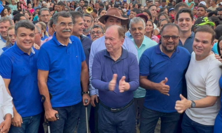 Em Rio Real, Cacá Leão exalta força do grupo político e acredita na vitória de Nino de Zé Bonfim