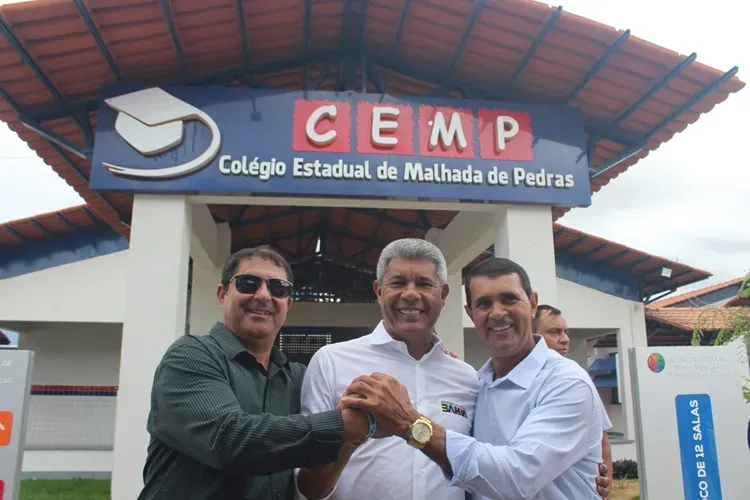 Governador Jerônimo Rodrigues entrega obras e reforça apoio político em Malhada de Pedras.