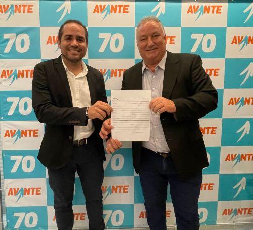 Pré-candidato desafia ex-prefeita em Uruçuca: pesquisa decidirá representante da oposição