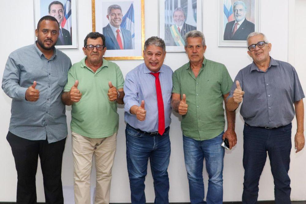 Prefeito Jorge Cheles busca obras no Governo do Estado