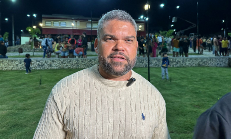 Sandro ainda não confirma pré-candidatura e aguarda definição do professor por nome a ser escolhido.