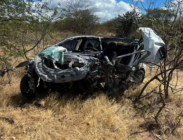 Tragédia na estrada: Prefeito de Remanso sofre grave acidente à caminho de evento oficial.