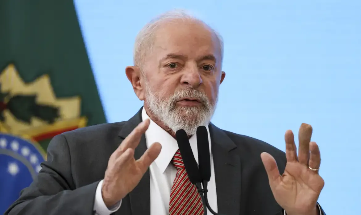 Não é o MST que está tomando terra hoje no Brasil, são os banqueiros, diz Lula